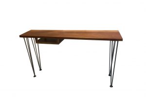 Desk - Sidetable, red cedar met metalen hairpin poten, H 75 x L 1.40 x B 32 cm oplopend naar 42 cm